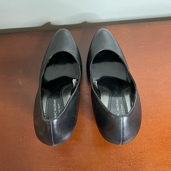 Isaac Mizrahi, front platform, heel pumps - Picture 7 of 11